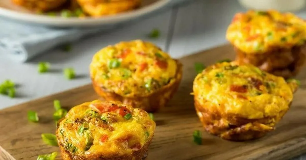 Pikantit pandorini (tai muffinit) parmesaanilla ja herneillä