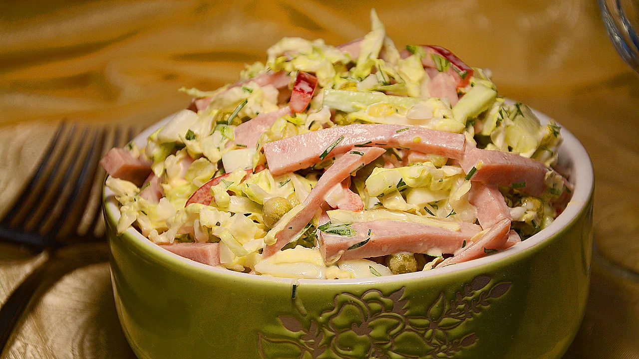 Kinkku- ja hernesalaatti