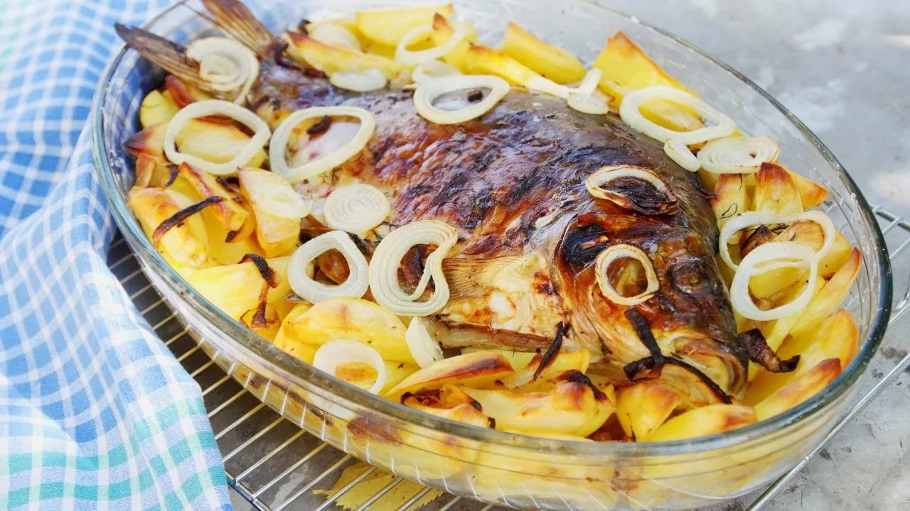 Karp kuivuu paistinpannulla? Tämä temppu auttaa pitämään kalan mehukkaana.