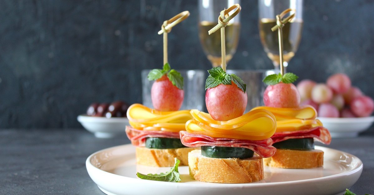 Kuinka valmistaa gluteenittomia kanapeita: kolme herkullista ja helppoa vaihtoehtoa jouluillalliselle