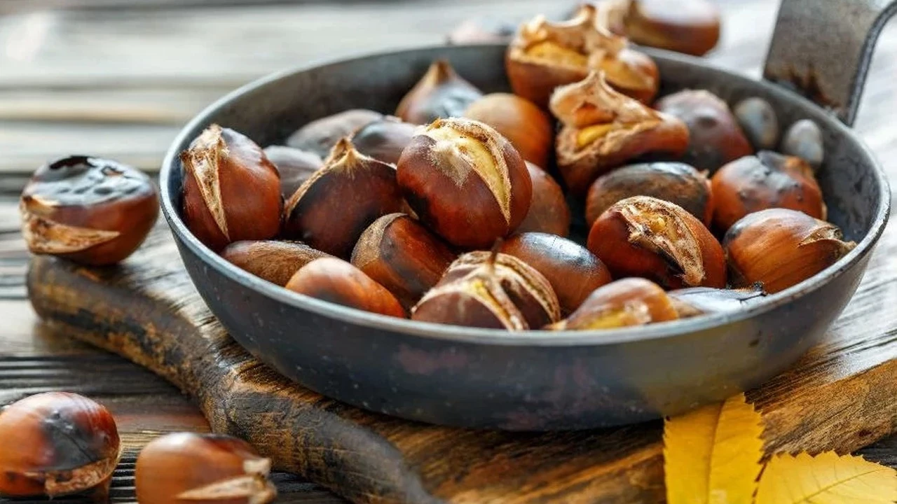 Ilmauunissa paistetut kastanjat: maistuvat samalta kuin joulumarkkinoilla.