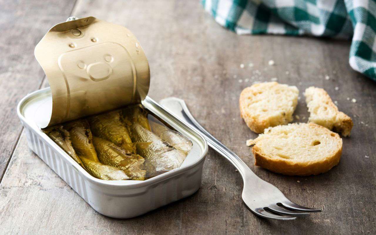 Tämä ainutlaatuinen suomalainen alkupala valmistetaan sardiinipurkista ja neljästä muusta ainesosasta: se on yksinkertainen, virkistävä ja sopii täydellisesti jouluun.