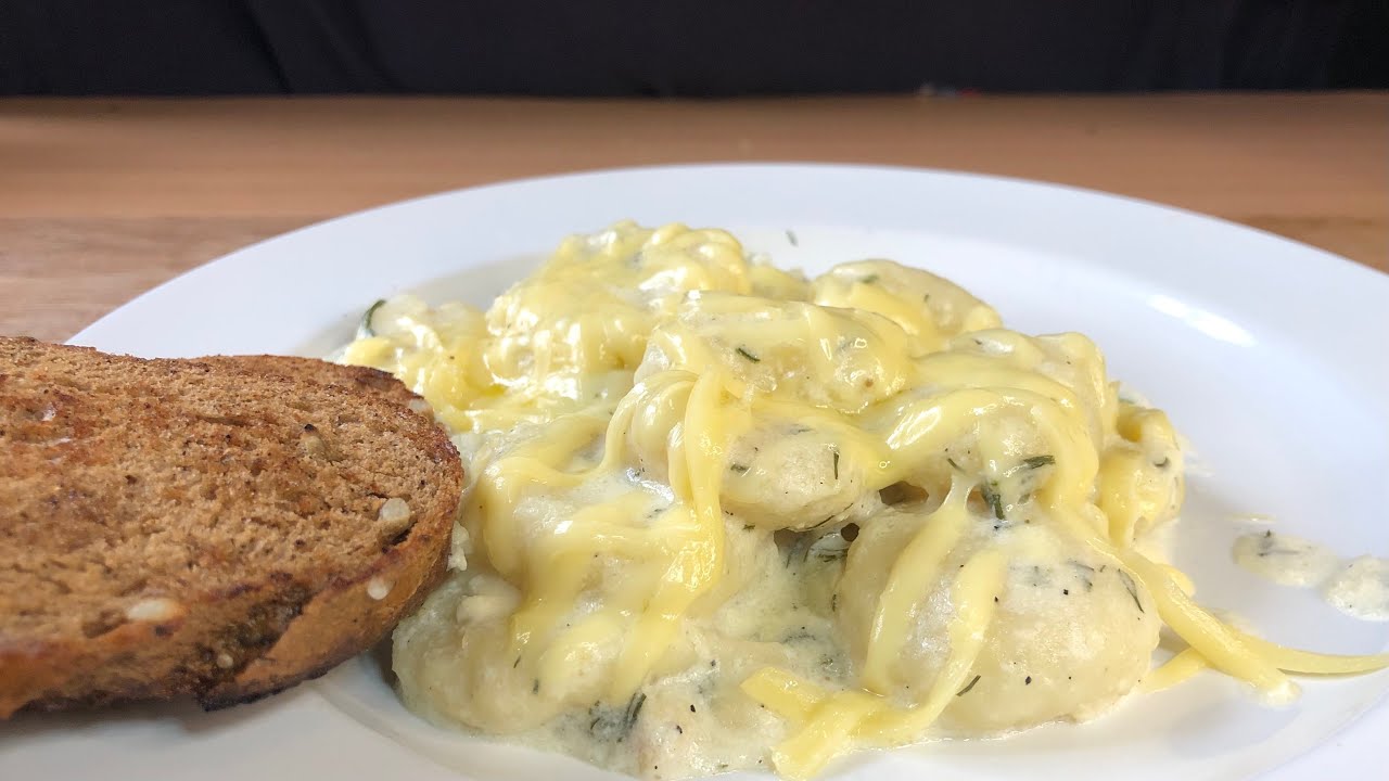 Yksinkertainen ruokalaji, joka valmistetaan paistinpannulla jauhelihasta, gnocchista ja smetasta.