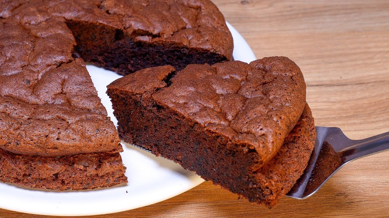 Otan kaakaota ja kahvia: sekoitan suklaakakun 7 minuutissa — se tulee parempi kuin missään kahvilassa