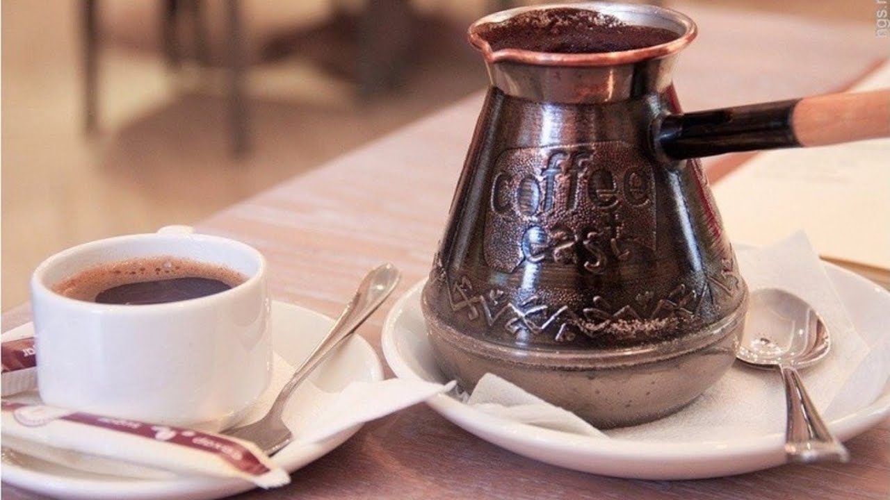 Opimme valmistamaan kahvia maukkaasti ja oikein kupissa (ilman turkkilaista kahvipannua): 4 hienovaraisuutta ja 4 virhettä – kahvi, joka virkistää 4 tunniksi