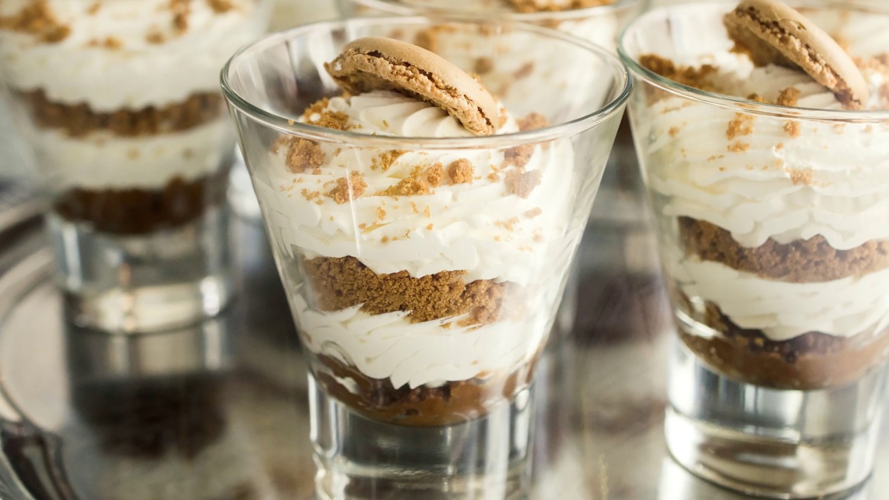 Spekulatius-jälkiruoka lasissa: nopea kerroksellinen jälkiruoka jouluvalikoimaasi.