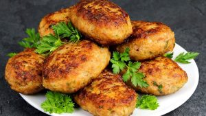 Taloudelliset kotletit: kuinka valmistaa 500 grammasta jauhelihaa ruoka kahdeksi päiväksi – ilman makuhäviötä ja terveellisesti