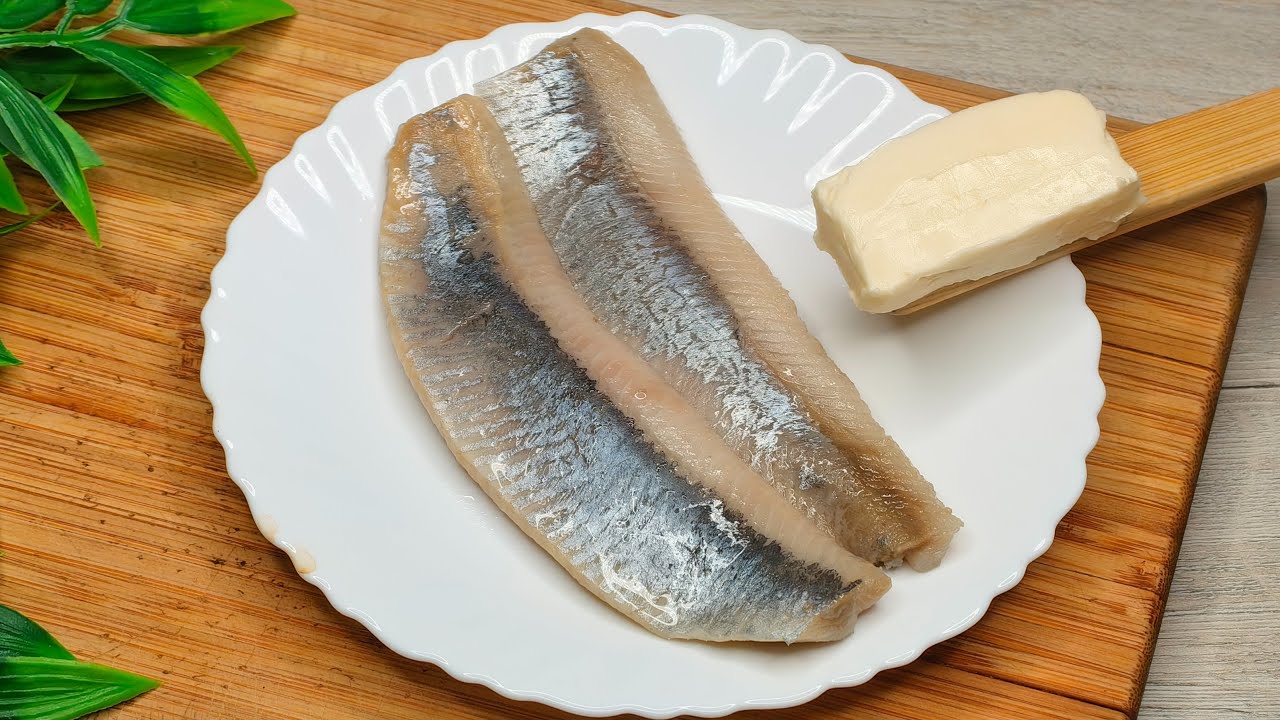 Lisään sen veteen, jossa silli liotetaan. Se pehmenee ja sen maku muuttuu neutraalimmaksi.