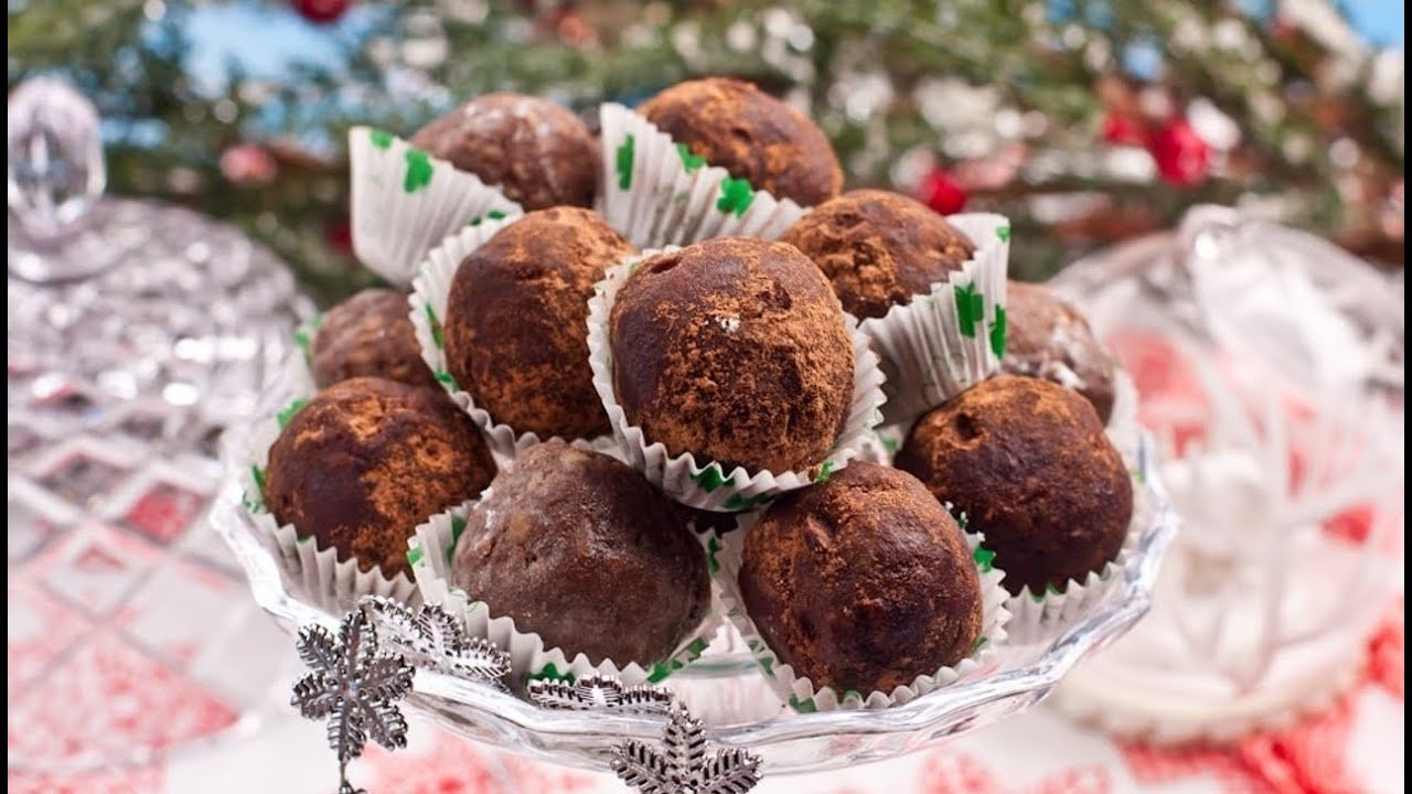 Romopallojen resepti: kuinka valmistaa tämä herkullinen jouluherkku.