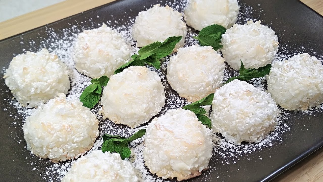 Tuore jälkiruoka, joka ei vaadi uunia: kuinka valmistaa herkullinen kermainen jälkiruoka vaniljalla, karamellilla ja kookoksella.