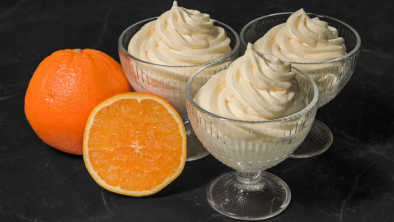 Hemmottele itseäsi joulun herkulla, jota haluat syödä lusikalla – rapealla hedelmäkerma.