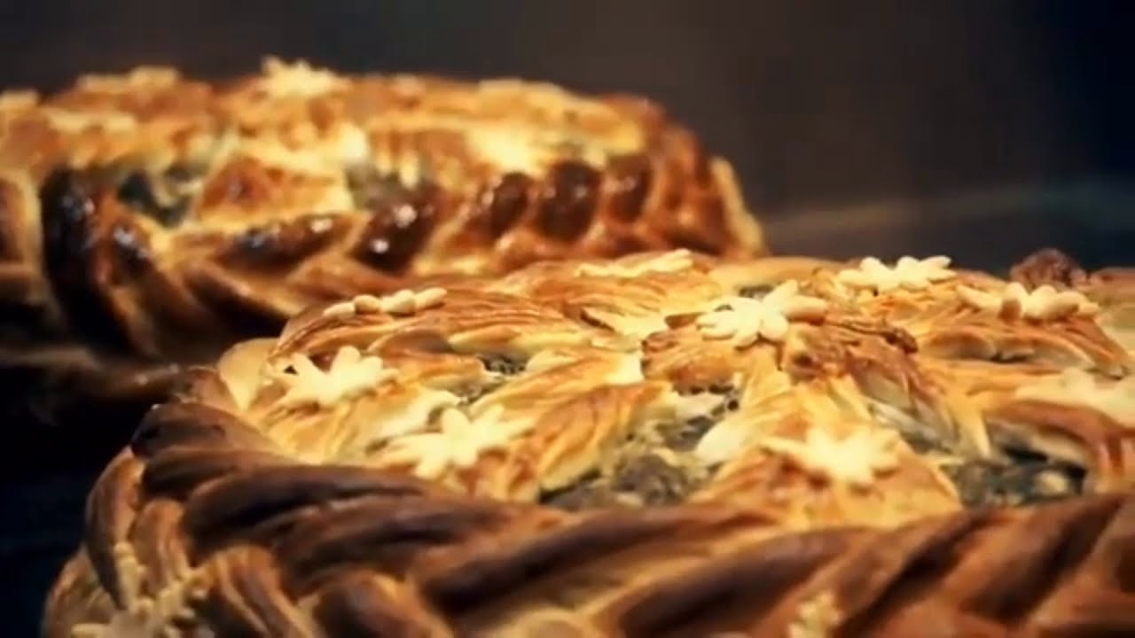 Joulupiirakka kalkkunalla, pinaatilla ja besamel-kastikkeella