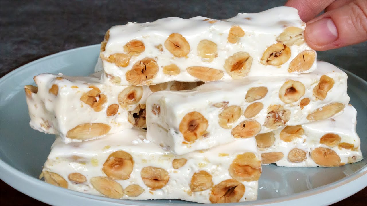 Nougat Glacé – ranskalainen parfee manteleilla, pähkinöillä ja hunajalla.