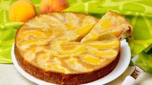 Nopea ja helppo resepti persikkakakulle.