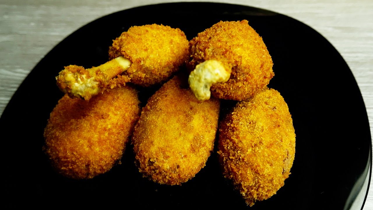 Kopytka, jossa on voissa paistettuja leivänmuruja.