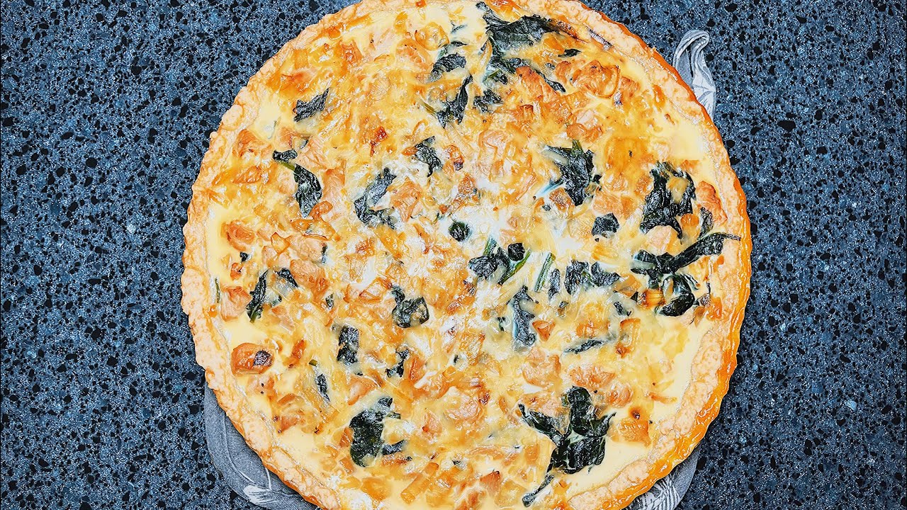 Joulupiirakka kalkkunalla, pinaatilla ja besamel-kastikkeella