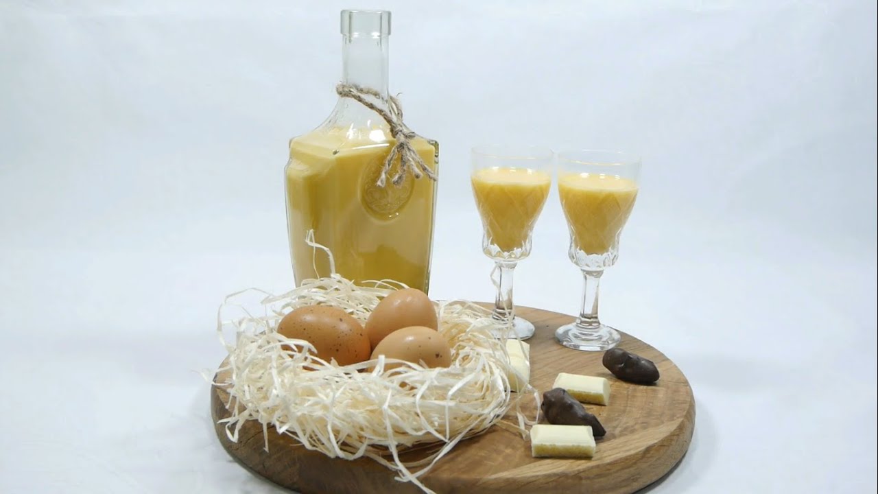 Kuuma isoäiti: tämä kuuma maito munakastikkeella tuo kotiisi kermaisen nautinnon, aivan kuin joulumarkkinoilla.