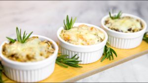 En ole pitkään aikaan valmistanut lihaa uudenvuoden juhliin, mutta olen oppinut pitämään annoskoosta julienesta: resepti on nopea, vaivaton ja edullinen.