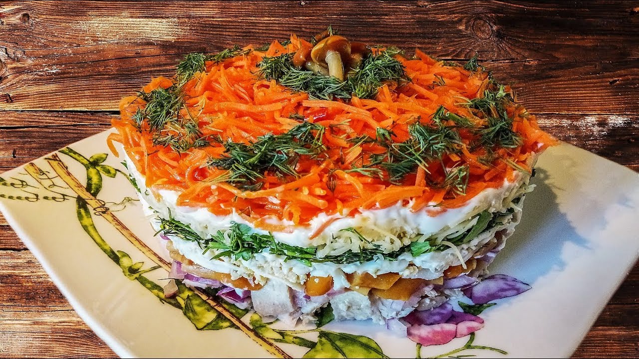 Lovelas-salaatti – valmistetaan heti enemmän, jotta riittää kaikille: uudenvuoden juhliin se katoaa hetkessä, niin herkullista se on