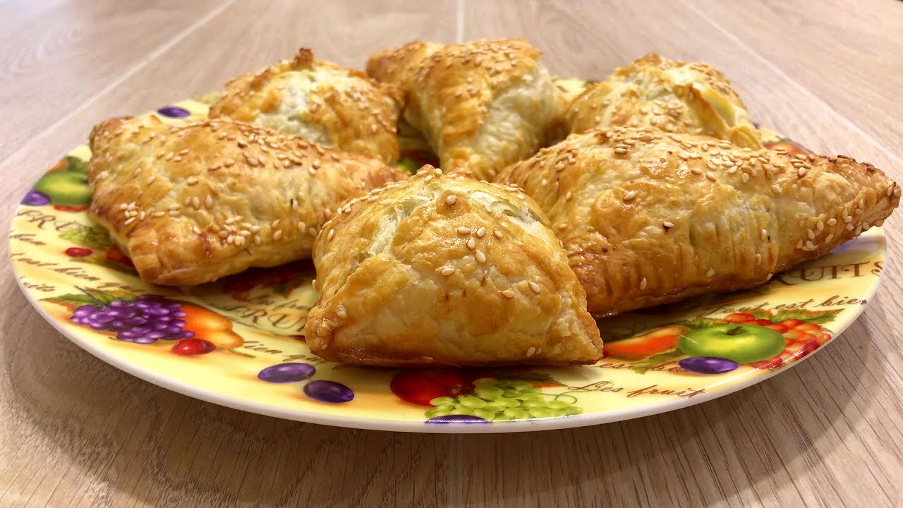 Viisi täytettyä leivonnaista, joita voi tarjoilla alkupalana jouluaterian yhteydessä.