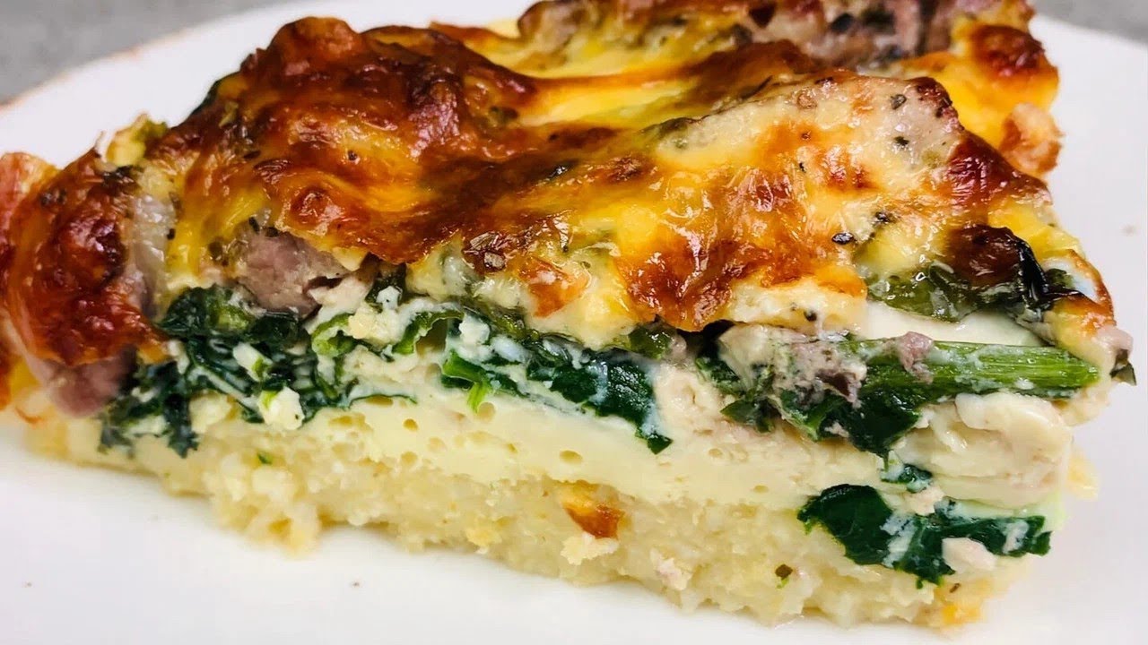 Joulupiirakka kalkkunalla, pinaatilla ja besamel-kastikkeella