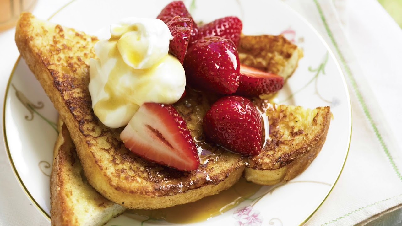 Päivän resepti: suomalaiset paahtoleivät roskon ja tuoreiden hedelmien kera.