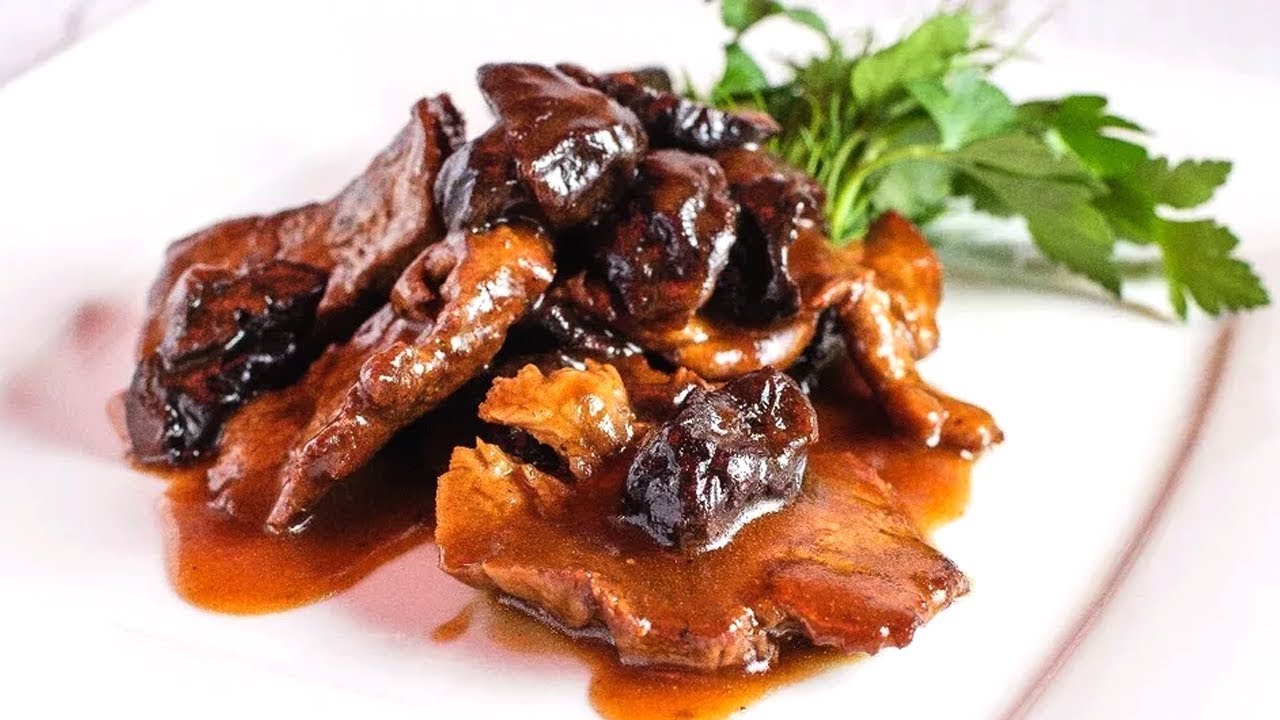 Haudutetut naudanposket kuivatuilla hedelmillä ja parmentier-perunoilla – tyylikäs ja edullinen jouluateria.