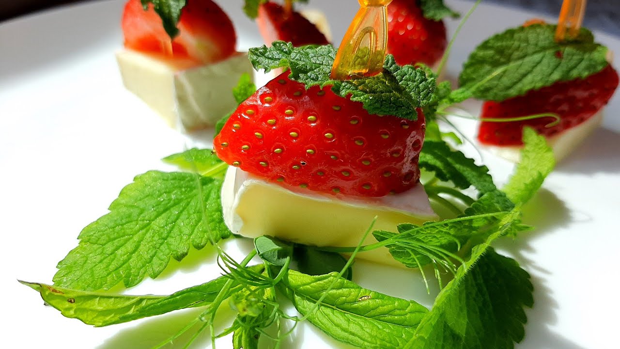 Yksinkertaiset ja helposti valmistettavat kanapeet, jotka ovat korvaamaton osa joulua, uutta vuotta ja uudenvuoden juhlia.