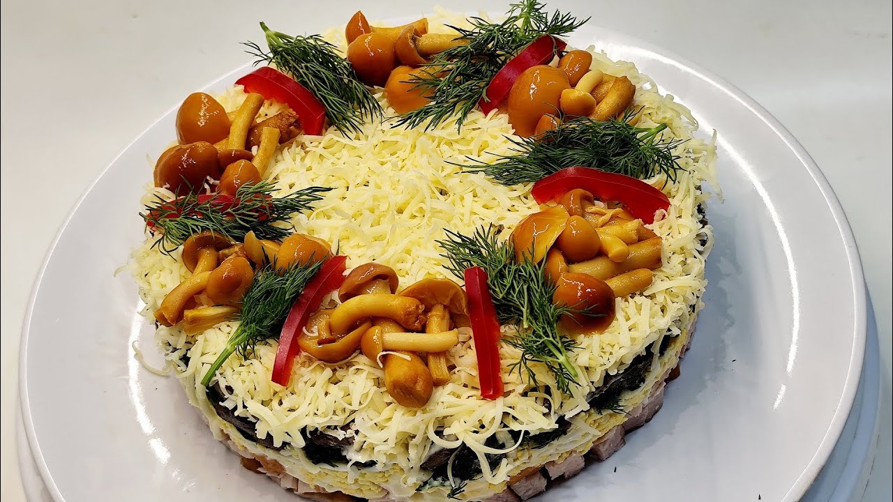 Joulusalaatti piristämään runsasta juhla-ateriaa.