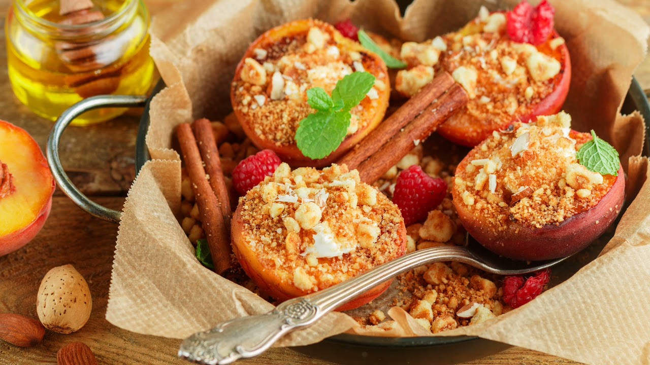 Makean maun räjähdys: helppo ja nopea resepti paistetuille persikoille hunajalla ja kanelilla.