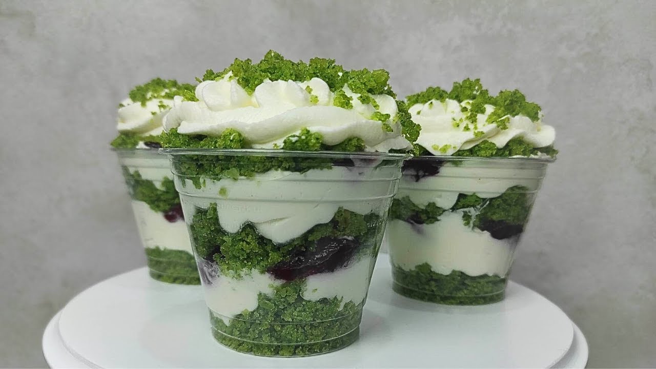 Aristokraatti-jälkiruoka: pähkinäinen jälkiruoka pienessä lasissa, yksinkertainen ja herkullinen.