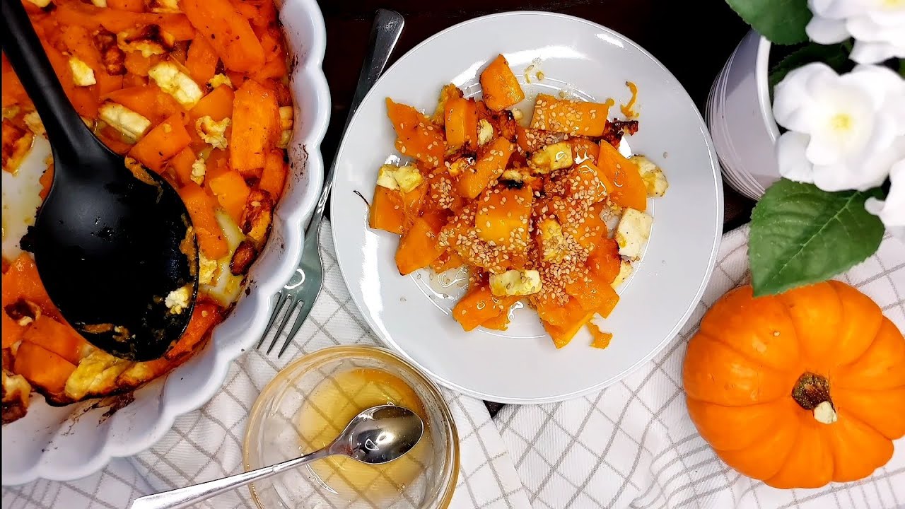 Feta-juustolla ja mausteisella hunajalla paistettu kurpitsa