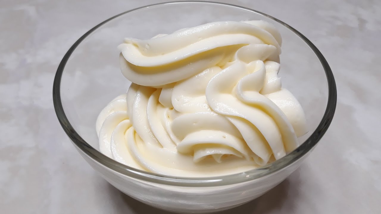 Ihanteellinen kerma kotitekoisiin kakkuihin: maistuu jäätelöltä, mutta sen pohjana on smetana ja voi