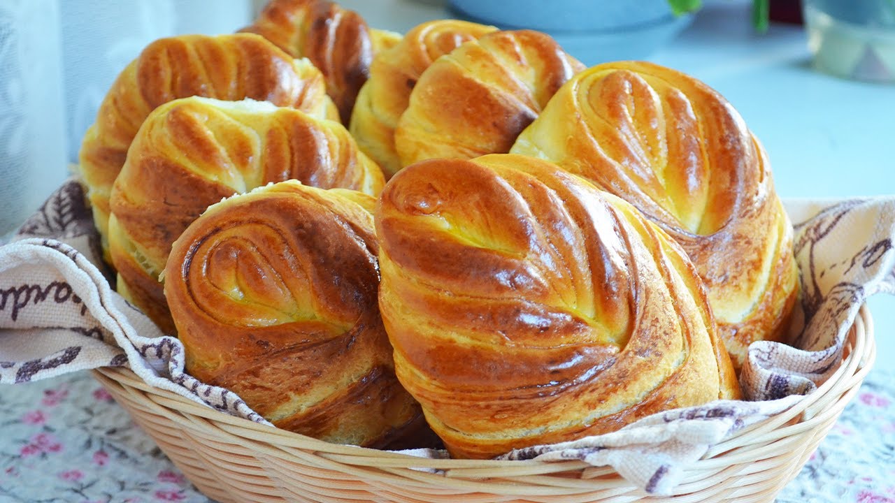 ”Makeat pullat”, ”makeat leivät” tai ”makeat pullat”: miten muodostetaan RAE:n mukaan monikkomuoto sanasta ”makea leipä”?