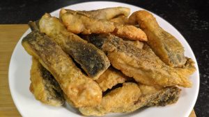 En pyöritä karppia jauhoissa ennen paistamista. Minulla on parempi idea, ja kala tulee mehukkaaksi.