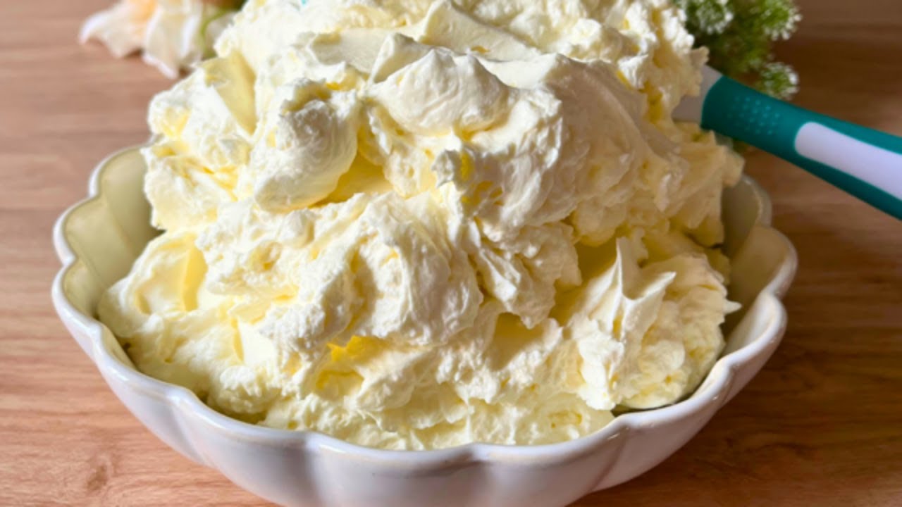 4 tuotetta – herkullinen kakkuvoide on valmis: käytä biskuitteihin, leivonnaisiin ja ekleereihin – ei tarvitse keittää mitään