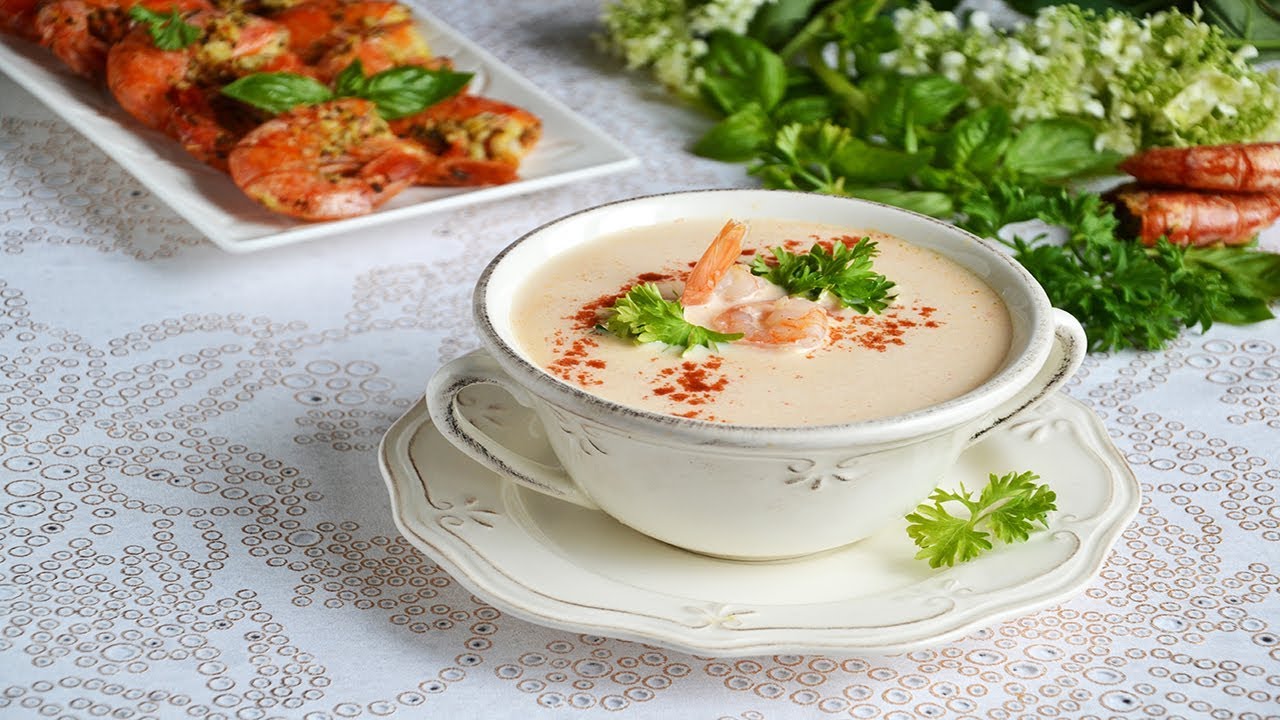 Seafood cream with spider crab: elegance and rich flavor in every spoonful.