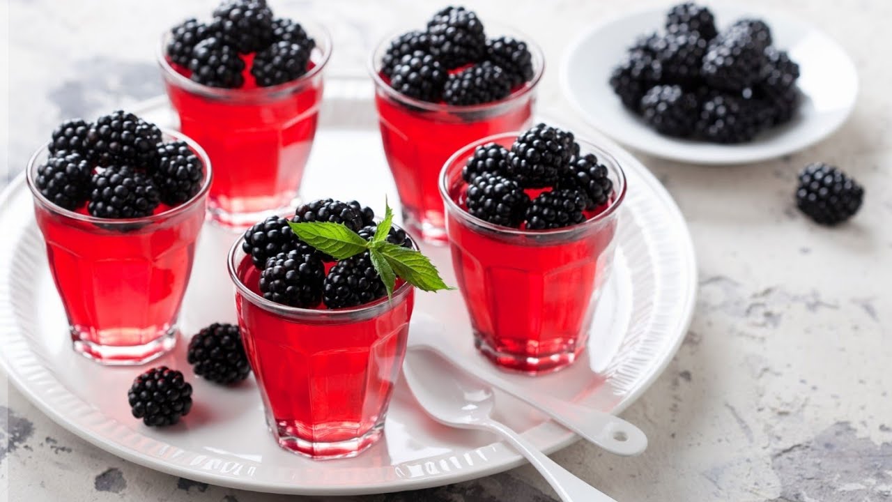 Mini-jälkiruoat, jotka tekevät vaikutuksen tänä juhlakautena: yksinkertaiset ja herkulliset reseptit, jotka koristavat juhlapöytääsi.