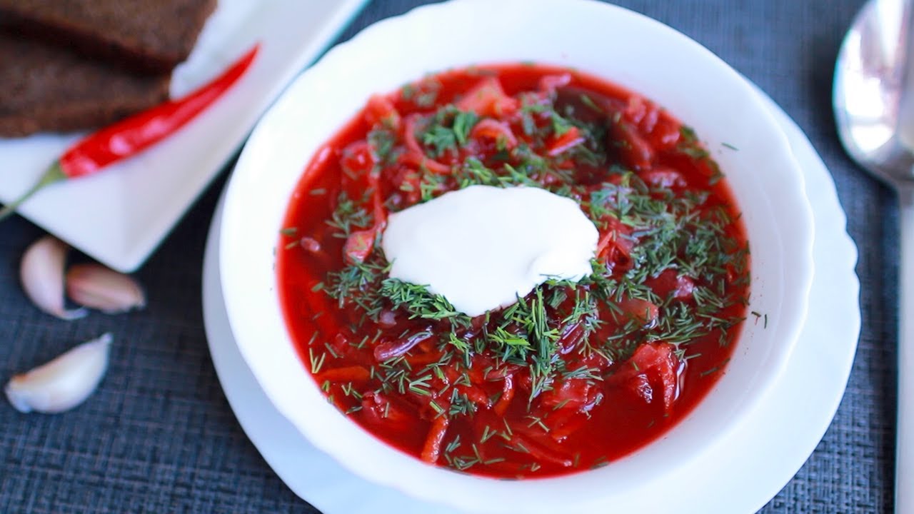 Yasek Kuroon tietää, kuinka valmistaa herkullista borssikeittoa jouluksi. Yksi yksinkertainen vaihe riittää, ja keitto on uskomattoman maukasta.