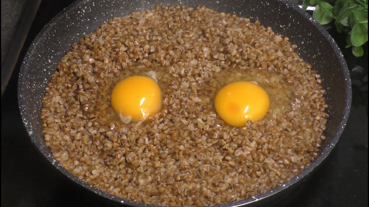 Onko sinulla jäljellä tattaripuuroa? Paistan sen Suvorovin tapaan munalla ja kinkulla. Herkullinen illallinen perheelle yhdellä uunipelillä