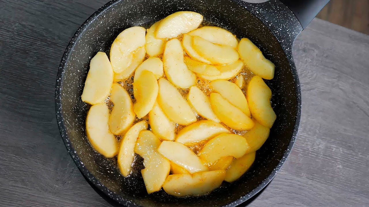 Paistinpannu ja ei muuta: omenapiirakka, jonka valmistat ilman uunia.