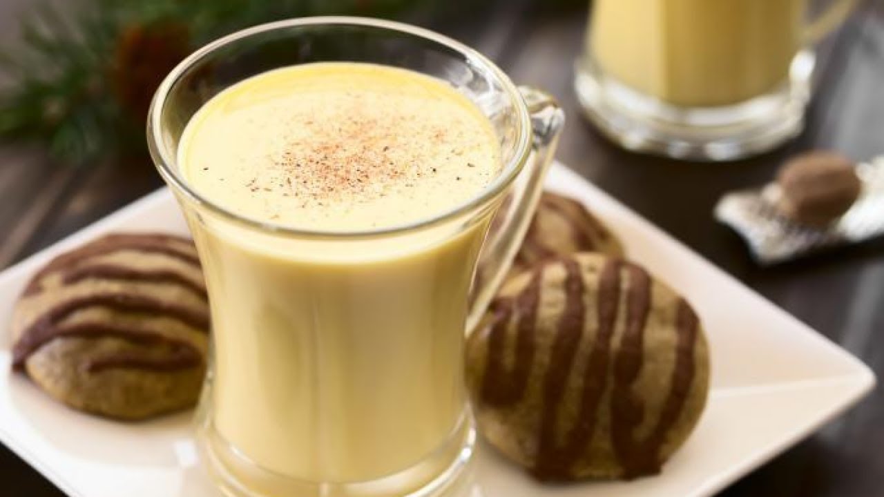 Mikä on munaliköörin, perinteisen joulujuoman Yhdysvalloissa, alkuperä ja miten se valmistetaan?