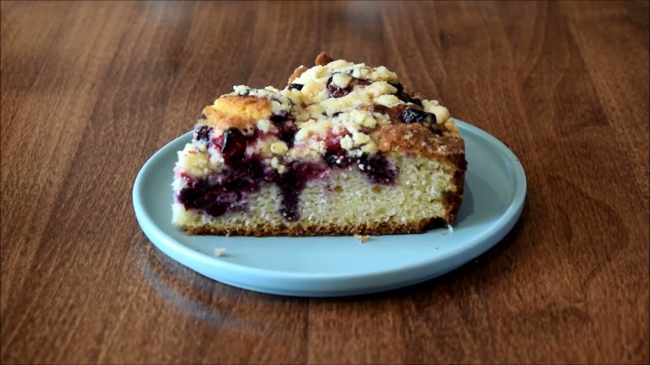 Sekoita kaikki ja laita uuniin: ”Valkoinen hevonen” -kakku pakastetuilla marjoilla — rakastan tätä täytettä