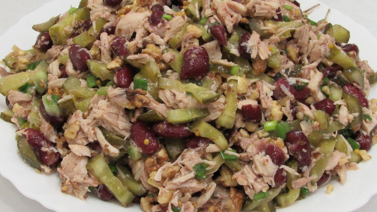 Millionaire-salaatti on juhlapöydän hittituote. Kannattaa valmistaa kaksinkertainen annos.