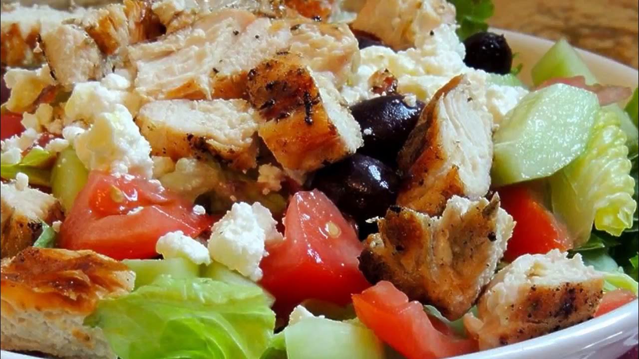 Tämä 8 minuutissa valmistuva salaatti on juhlapäivien ja uudenvuoden hittituote. Se on yksinkertainen, mutta maailman herkullisin.