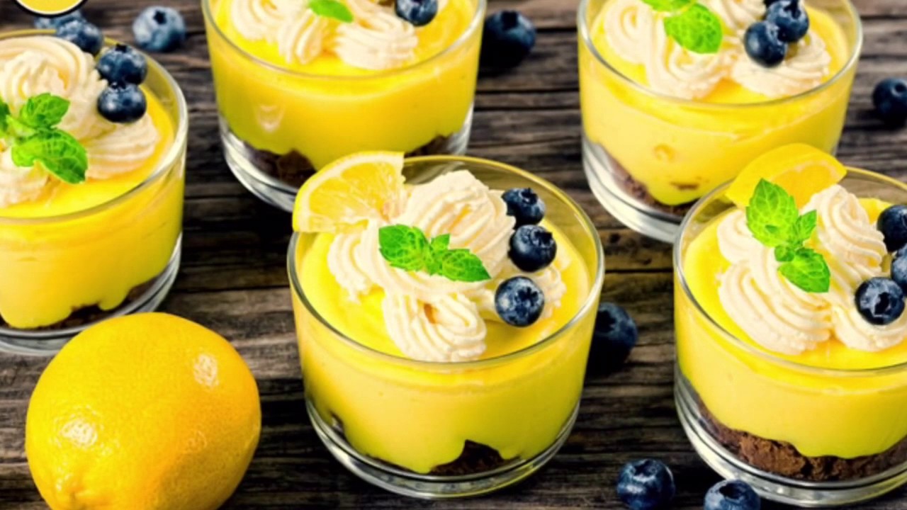 Kuinka valmistaa sitruunamousse kondensoidulla maidolla ja jogurtilla: ylellinen jälkiruoka, jonka voi valmistaa muutamassa minuutissa jouluillalliselle.