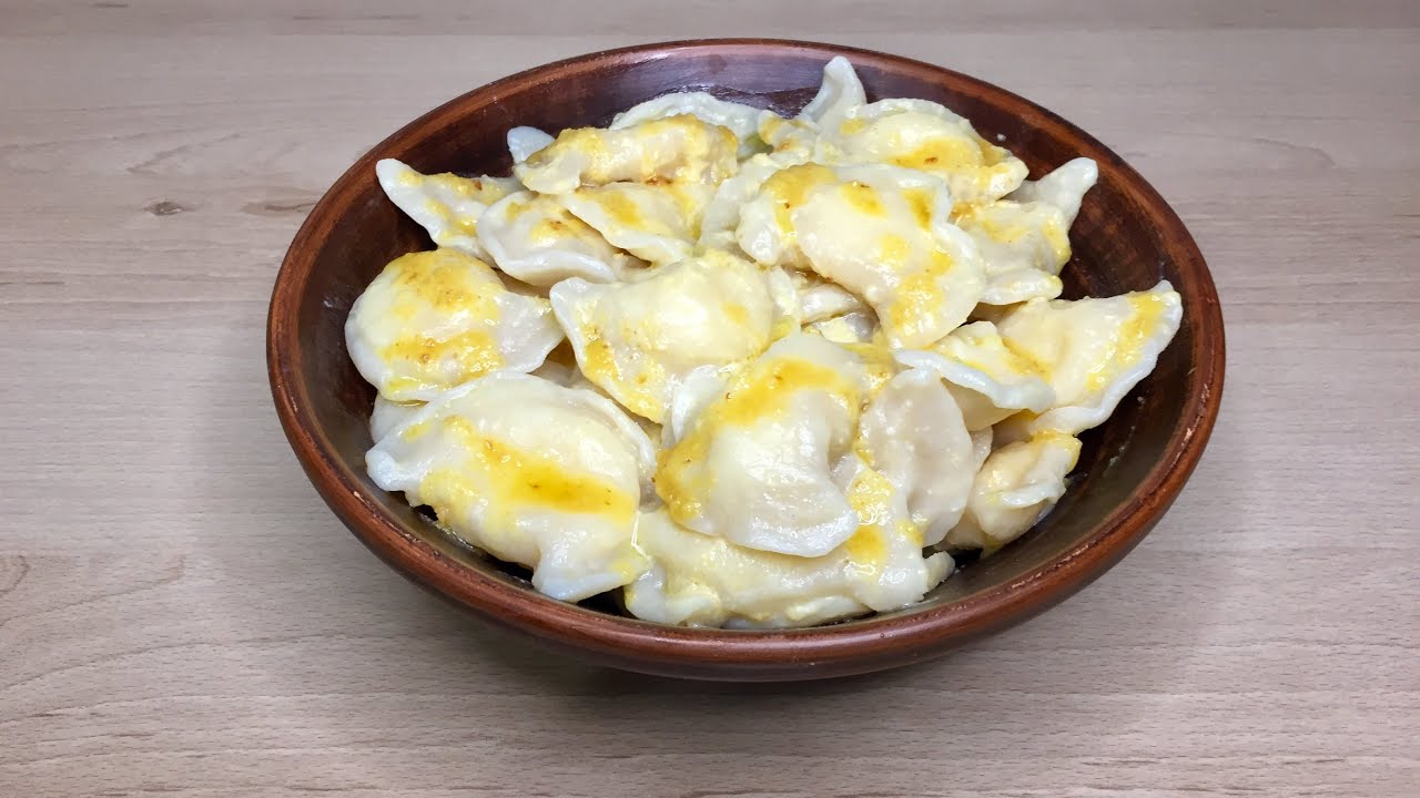 Tällaisella täytteellä varustetut vaaleat leivonnaiset tulevat olemaan tämän juhlan hittituote. Kuulen niistä ensimmäistä kertaa.