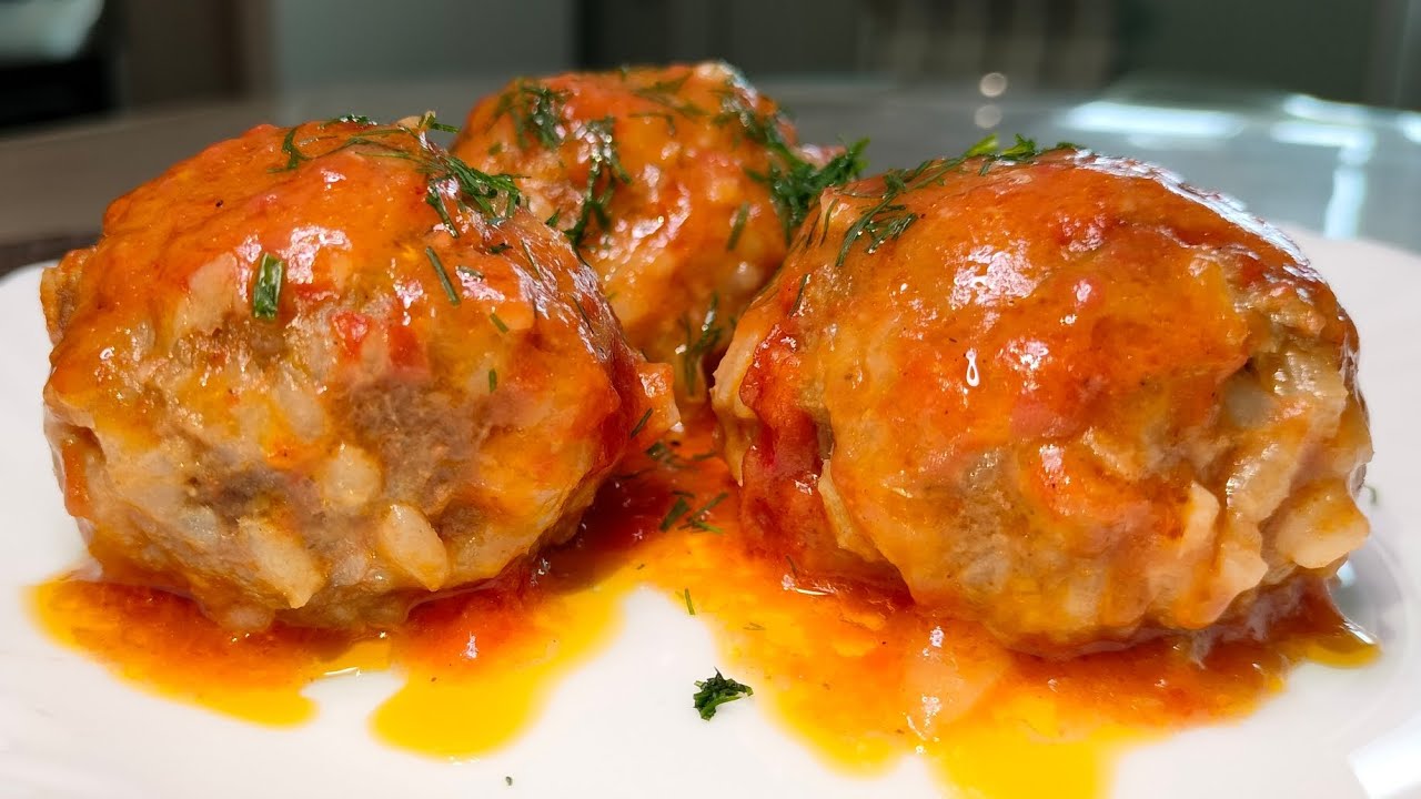 Mehevä illallinen: resepti uunissa paistettuihin lihapullille ja riisille