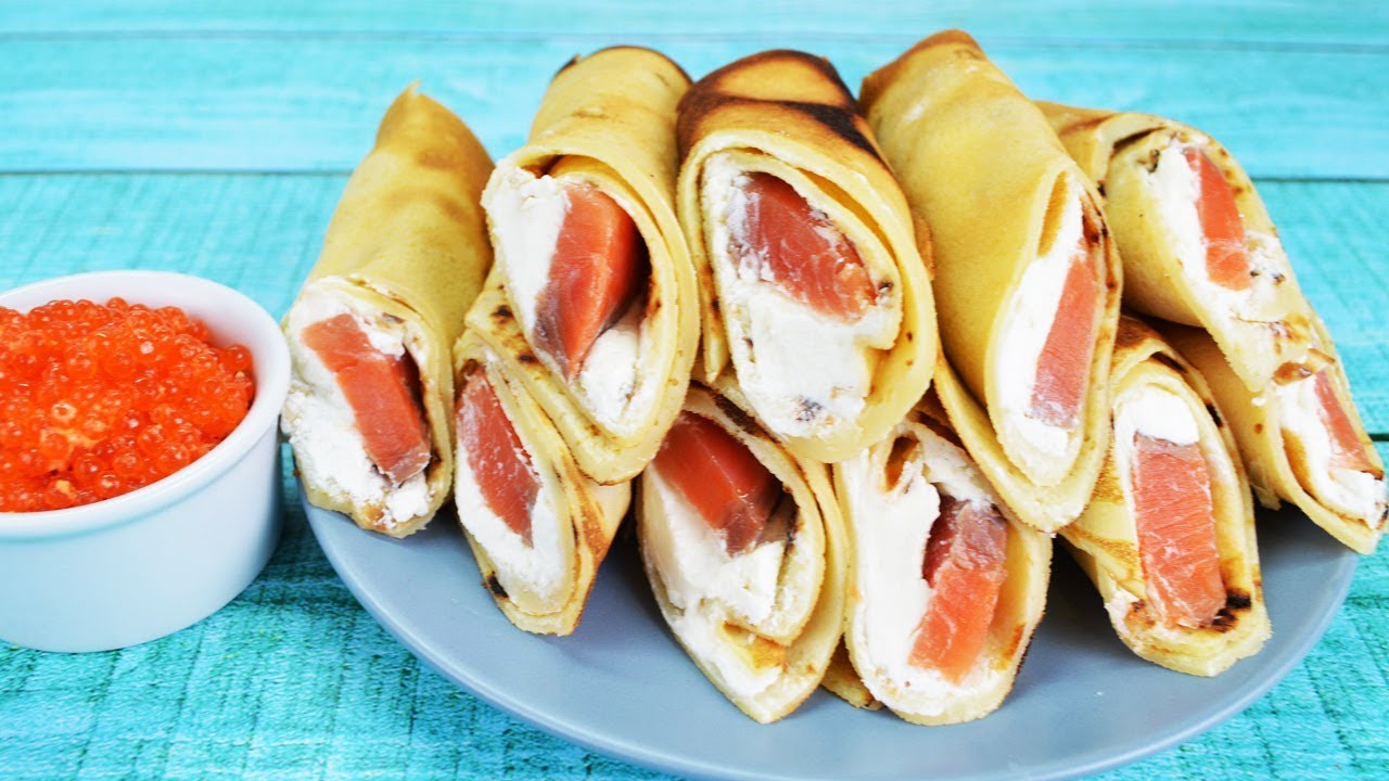 Resepti pannukakkuille, joissa on lohta, punajuurta ja vuohenjuustoa.