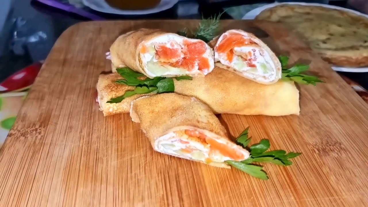 Resepti pannukakkuille, joissa on lohta, punajuurta ja vuohenjuustoa.